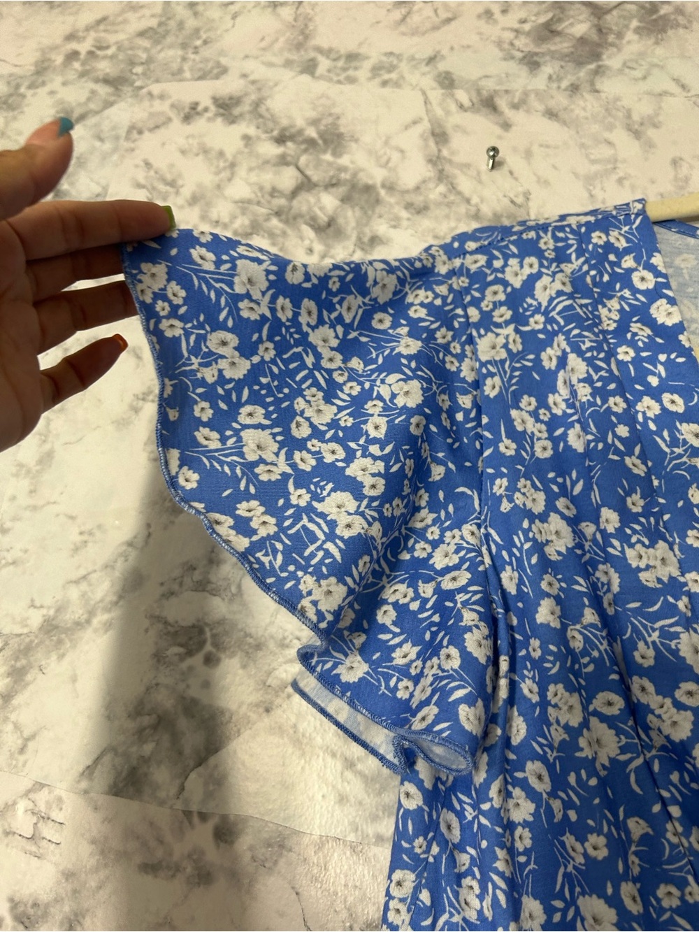 Torary Blue and White Floral V-Neck Dress
59 - Picture 2 of 9